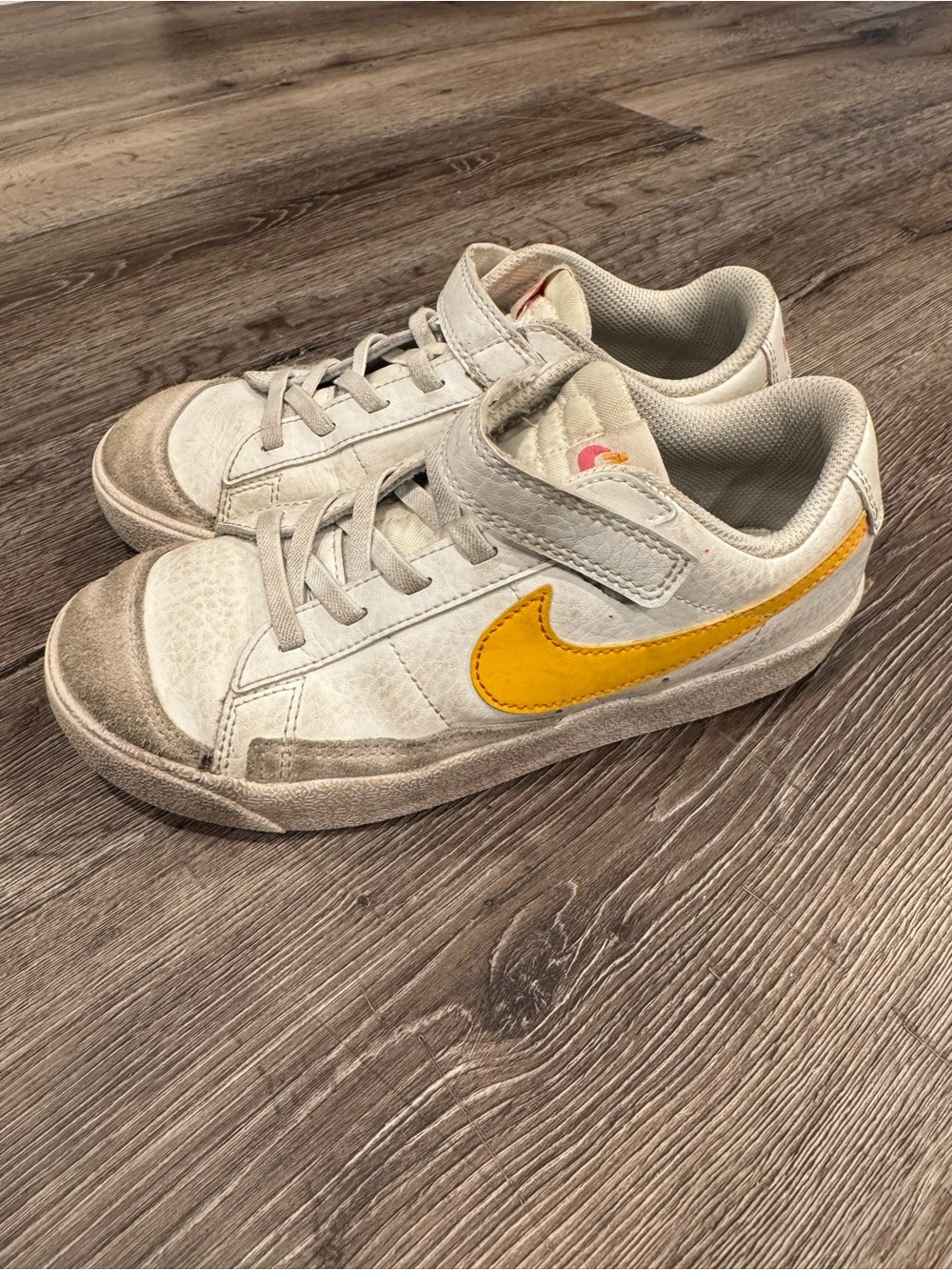 Nike Blazer Low ’77 Jumbo Sneakers White Yellow Kids 2.5Y
